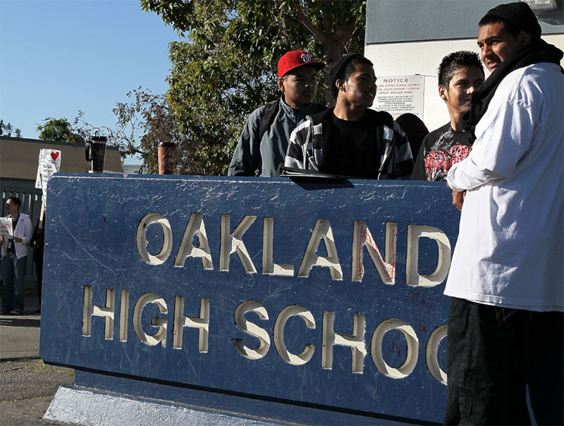 Oakland High School sign with students